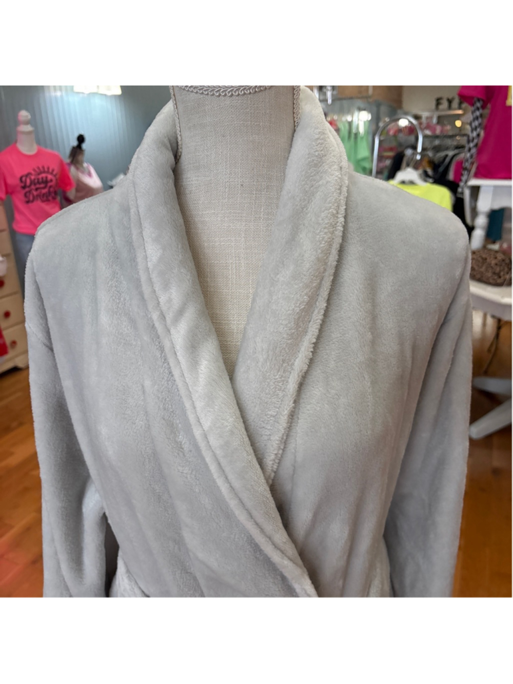 Soma Embraceable Plush Short Robe L/XL Quiet Gray - Picture 3 of 7